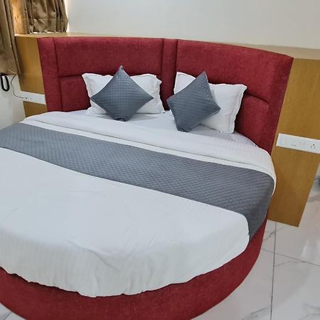 Hotel Vivan Vadodara Extérieur photo