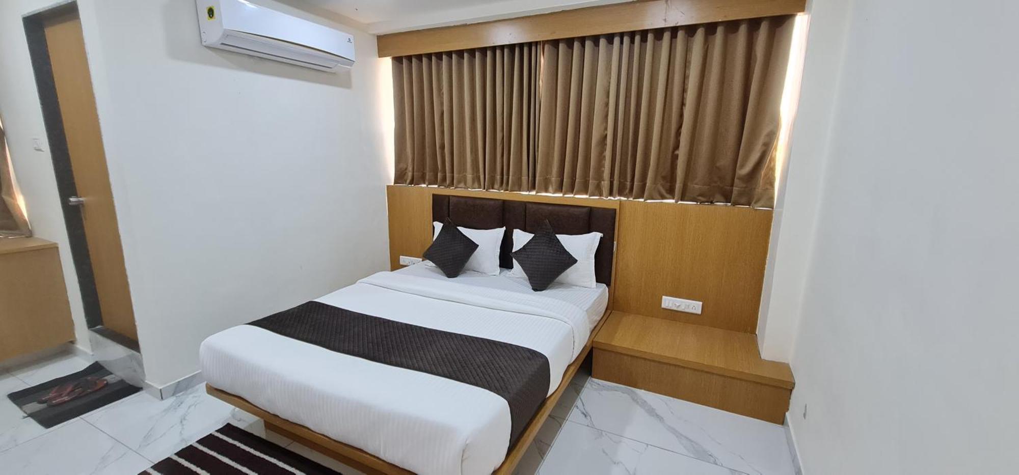 Hotel Vivan Vadodara Extérieur photo