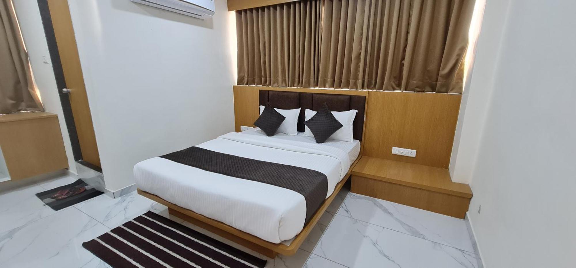 Hotel Vivan Vadodara Extérieur photo