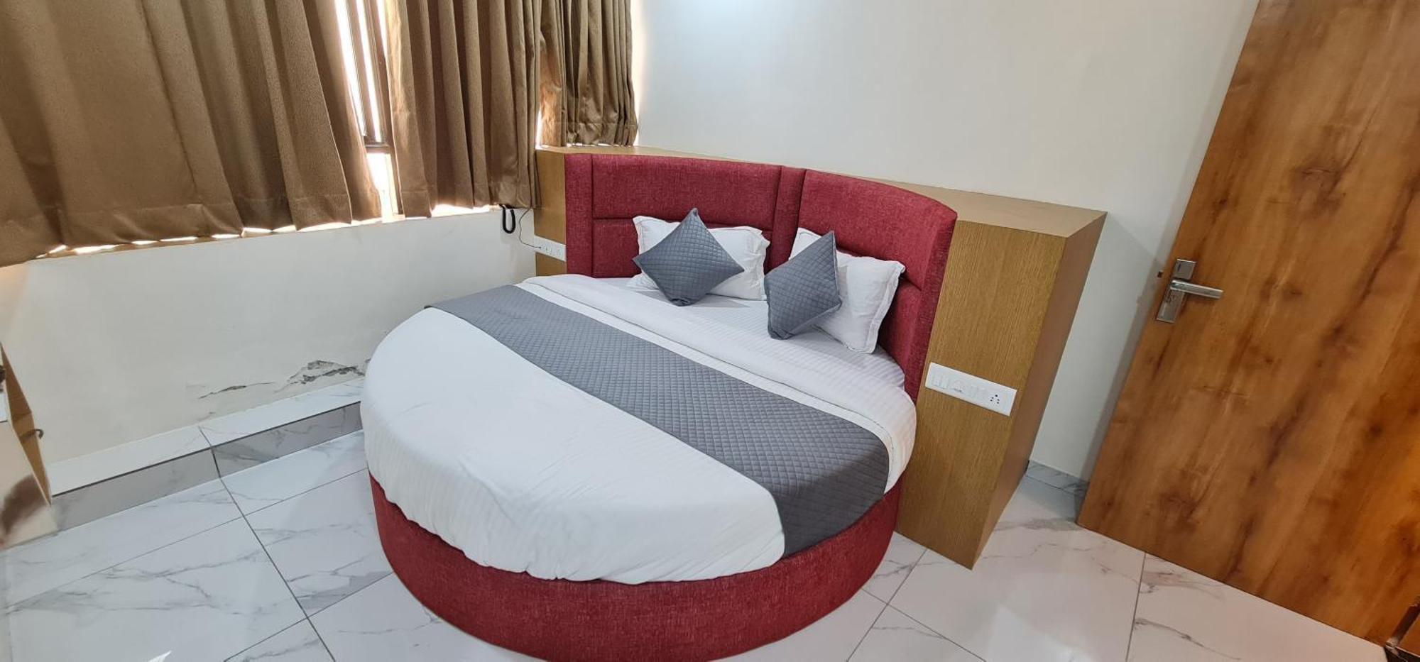 Hotel Vivan Vadodara Extérieur photo