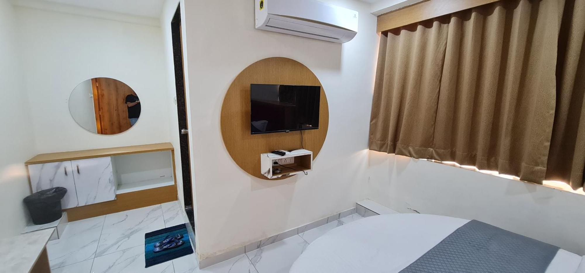 Hotel Vivan Vadodara Extérieur photo