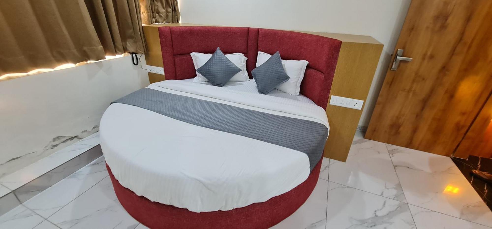 Hotel Vivan Vadodara Extérieur photo
