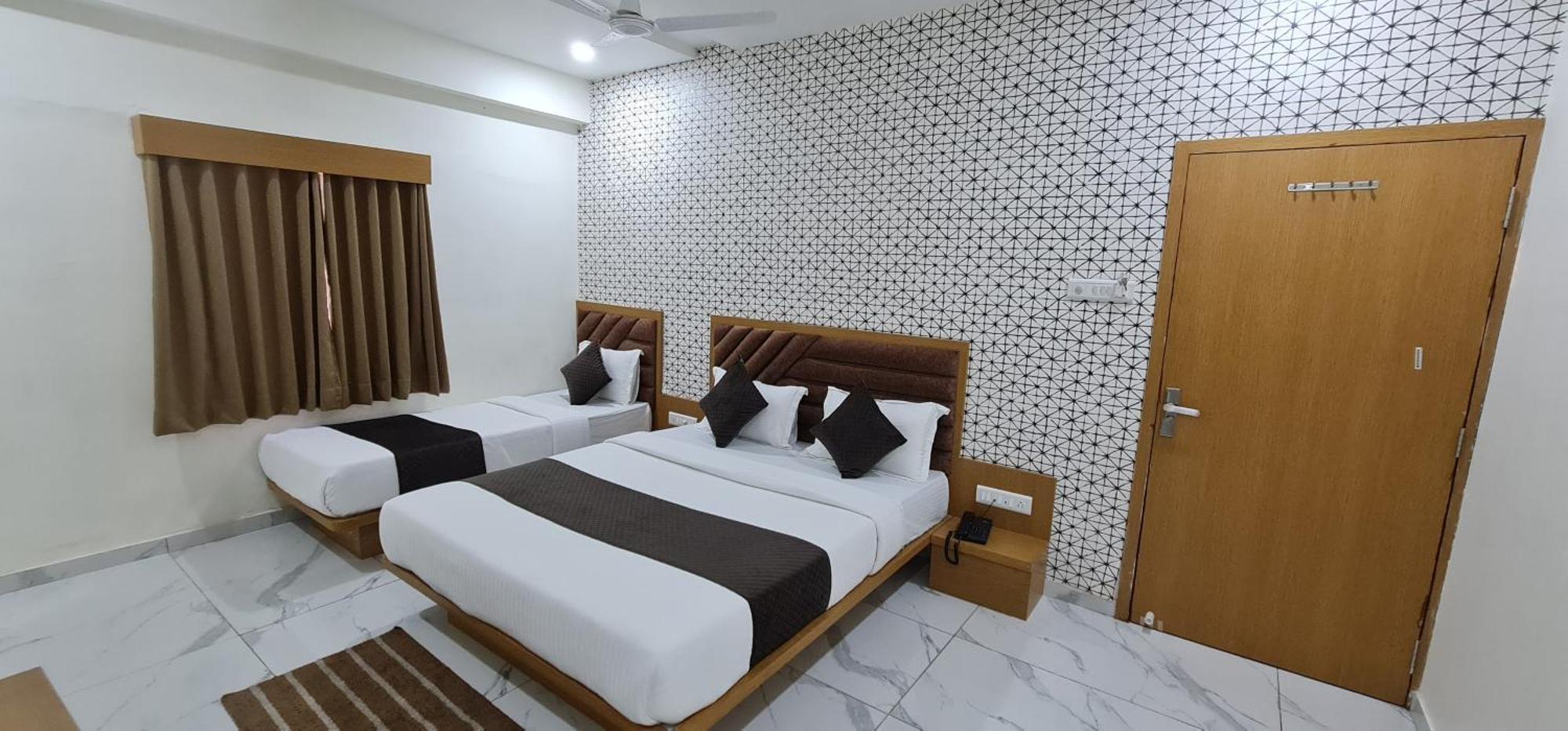 Hotel Vivan Vadodara Extérieur photo